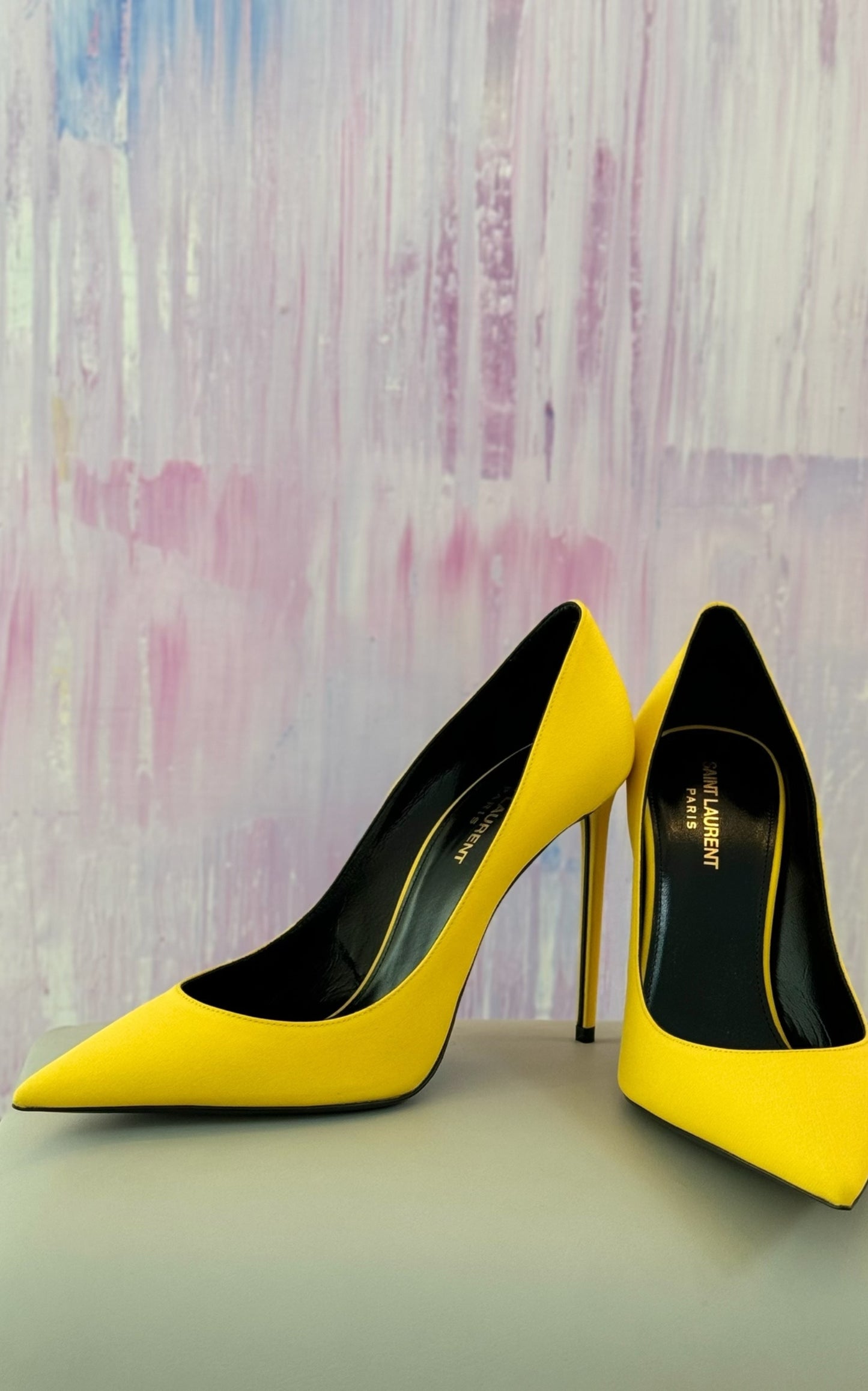 Gelbe „ZOE“-Stiletto-Pumps